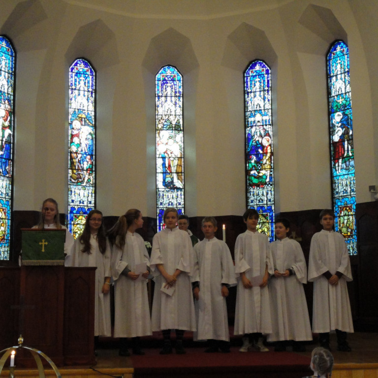 Fermingarbörn aðstoðuðu við bænagjörð