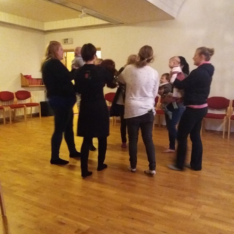 Krílasálmar á foreldramorgni í október 2018