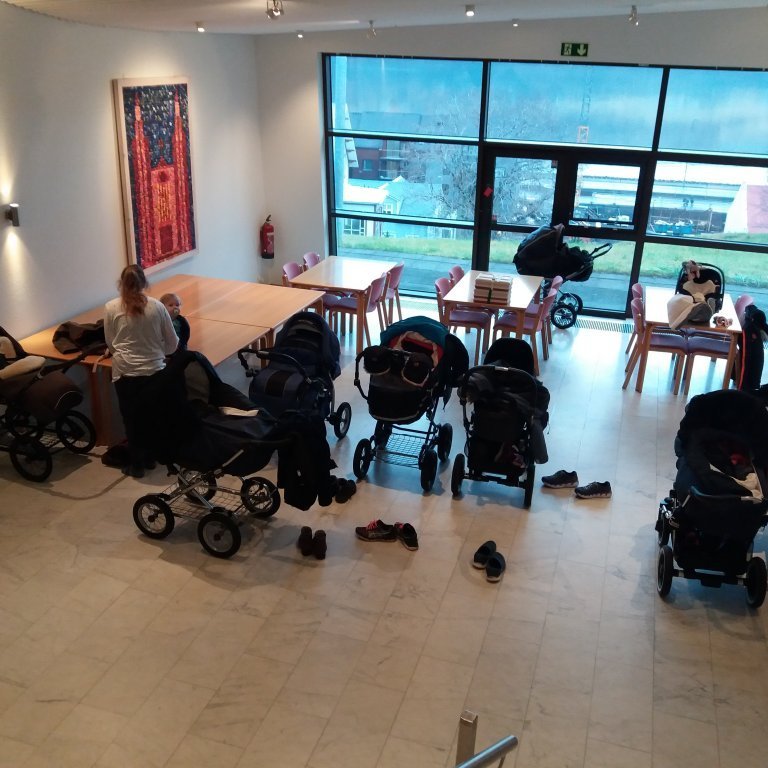 fullt af barnavögnum :)