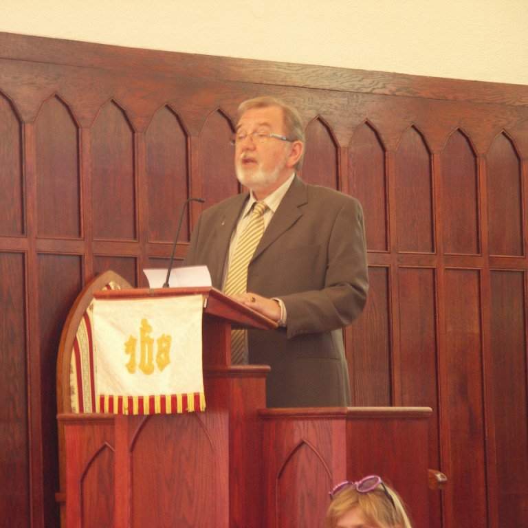 Rafn Sveinsson, formaður sóknarnefndar, við setningu Kirkjulistaviku í Akureyrarkirkju