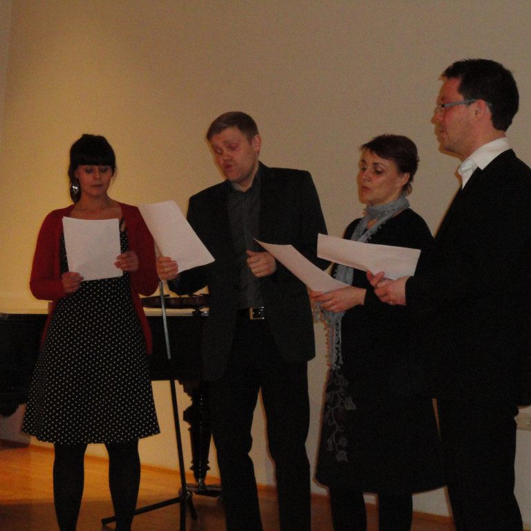 Mánudagur gegn mæðu. 
Lára Sóley Jóhannsdóttir, Hjalti Jónsson, Elvý G. Hreinsdóttir og Eyþór Ingi Jónsson, sáu um tónlistina.