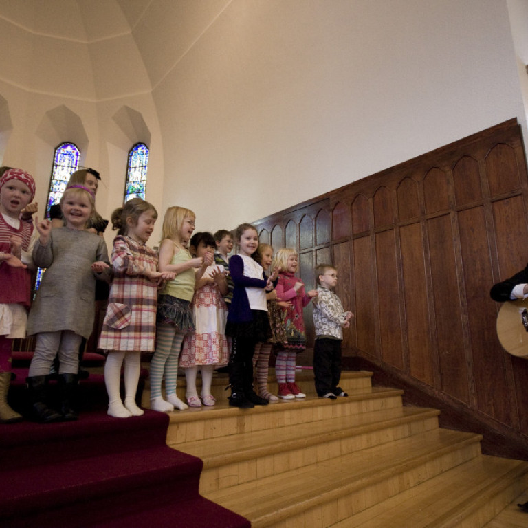 Barnakór Tónlistarskóla Akureyrar ásamt Heimi Bjarna Ingimarssyni.