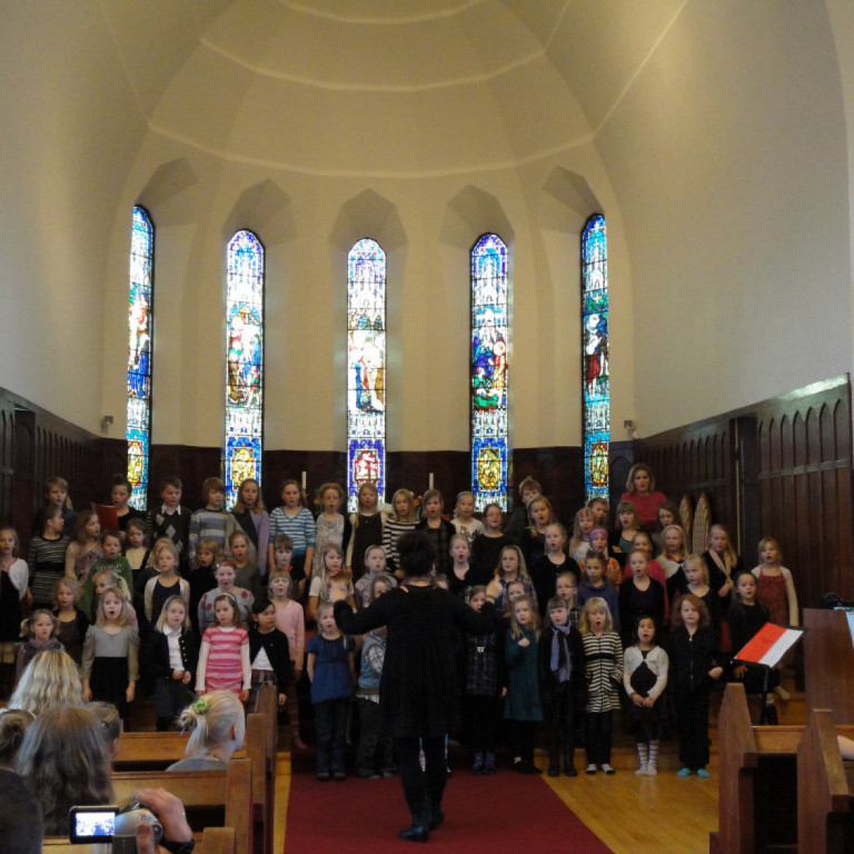 Söngskemmtun fyrir foreldra og aðra áhugasama.