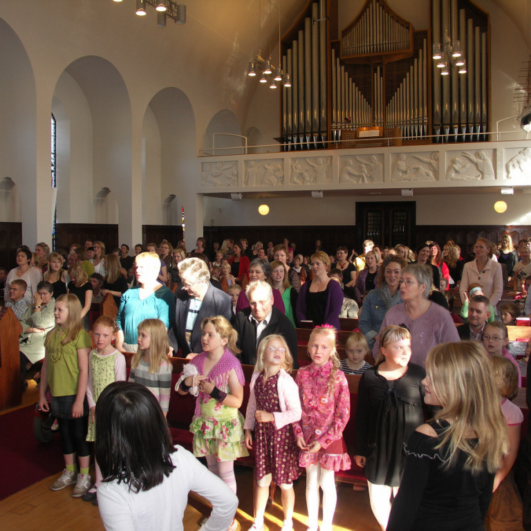 Hér er verið að syngja Daníel og Rut