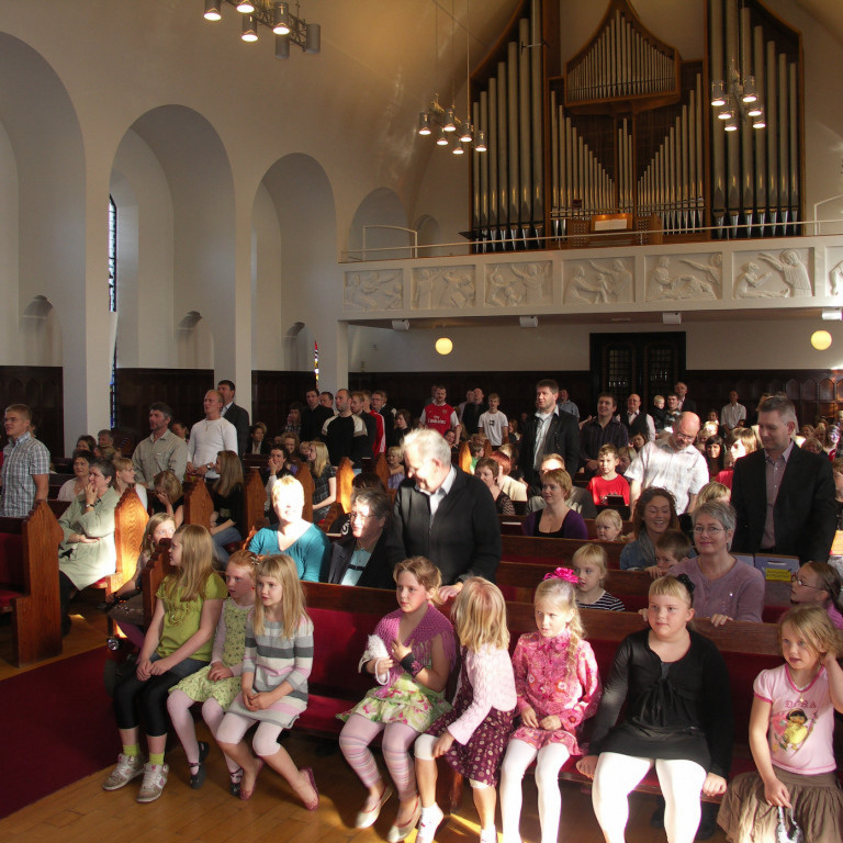 Hér er verið að syngja Daníel og Rut