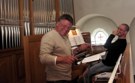 Michael og Eyþór bregða á leik á æfingu