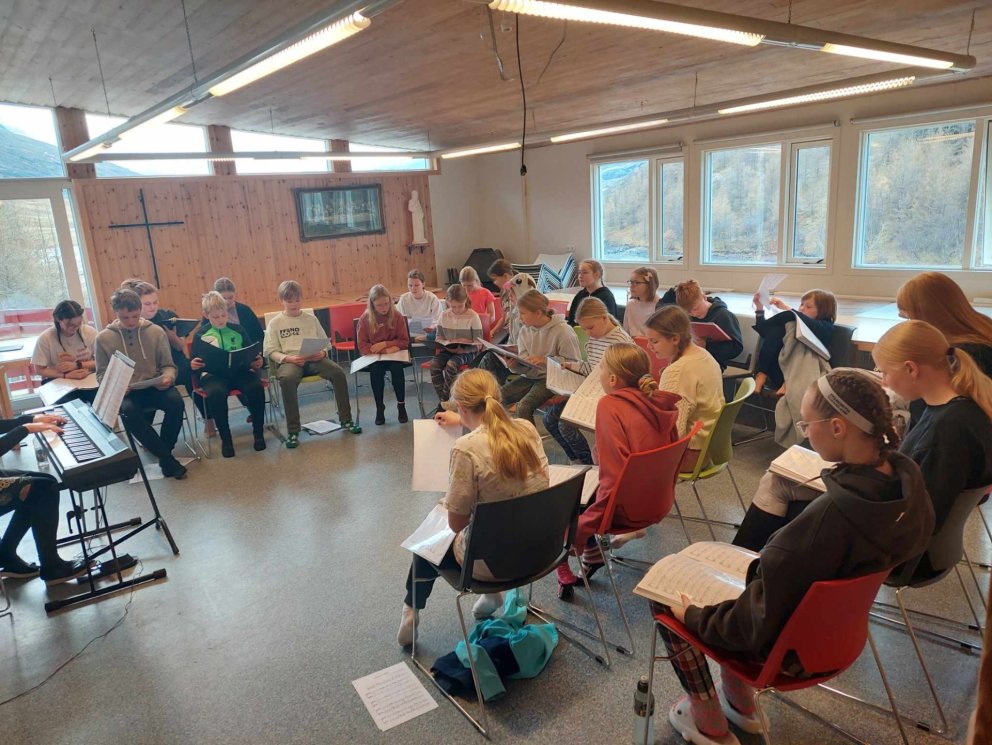 Eldri barnakór á Hólavatni