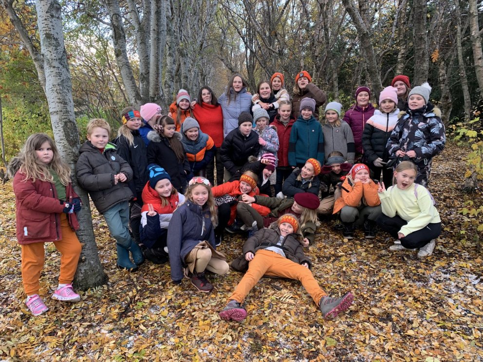 Barnakórar Akureyrarkirkju syngja lagið Vetrarvinur