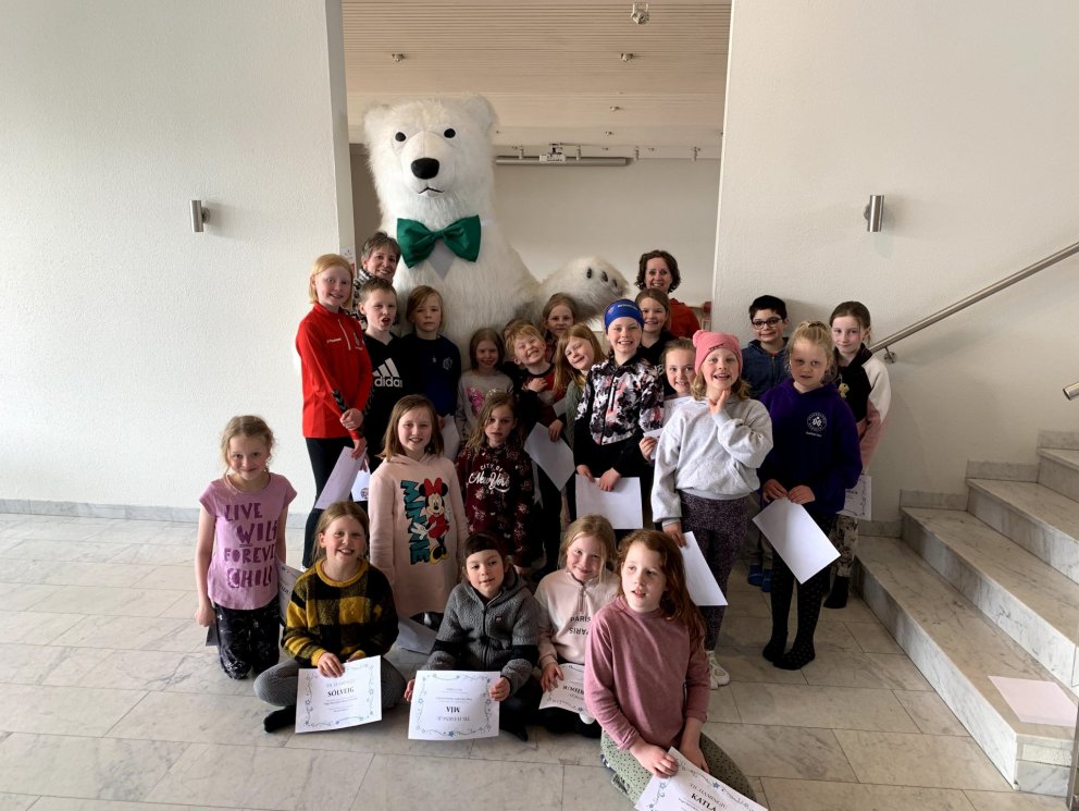 Það hefur verið kalt á Norðurlandi og í lokapartíið kom ísbjörninn Barri Bjartur í heimsókn. Hann re…