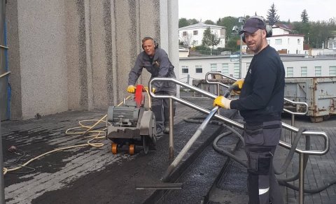 Framkvæmdir við kirkjuna