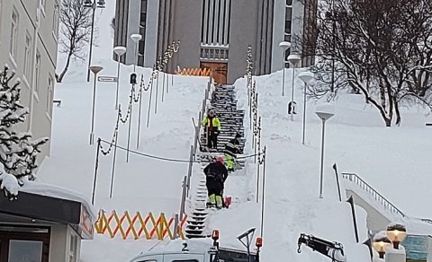 Bilun í hitakerfi í kirkjutröppunum