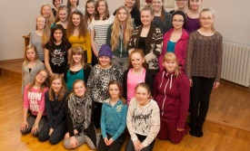 Barnakórar flytja Fuglakabarett